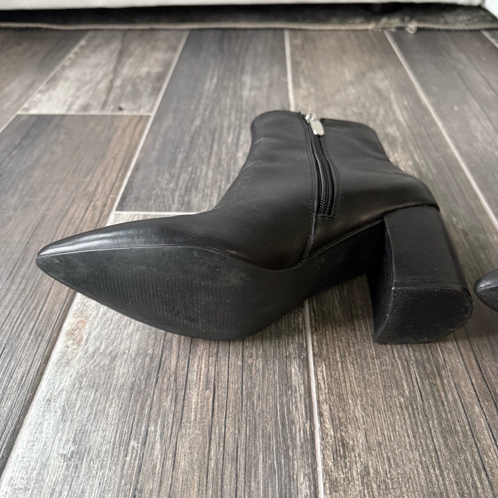Steve Madden Black Leather Pointed Toe Ankle Boots - Picture 5 of 6